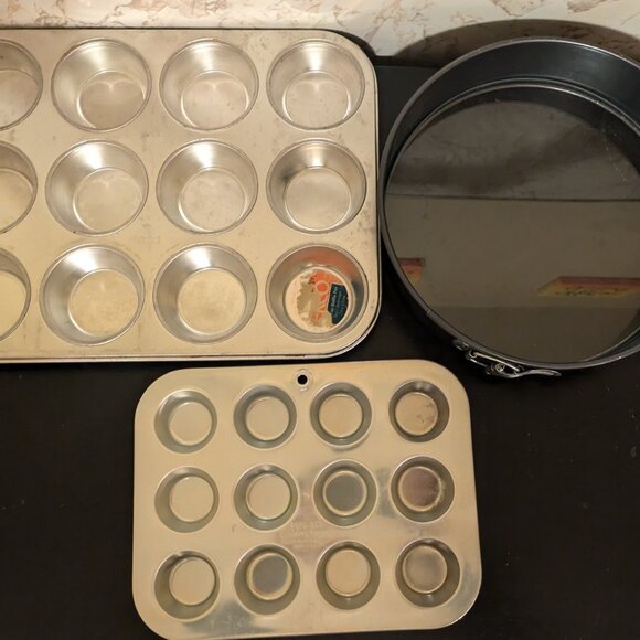 Cupcake, Nut Tussie/Mini Cupcake Tins & Springform Pan - light use - Picture 2 of 3